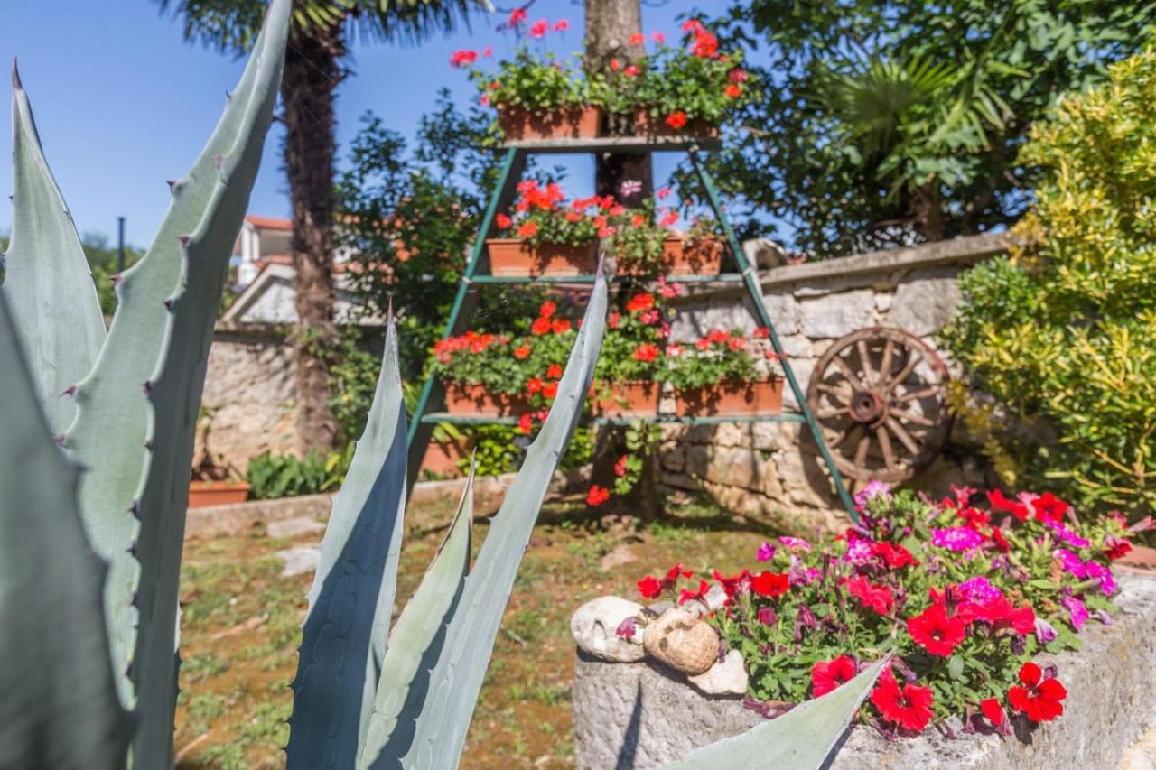 Anamarija Apartments Near The Beach And The Fantastic Adria Sea With Over 10 Small Islands Close By Funtana Exterior foto
